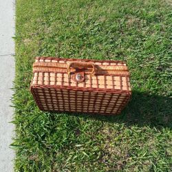 Antique Pic Nick Basket