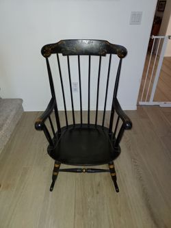 VINTAGE ROCKING CHAIR