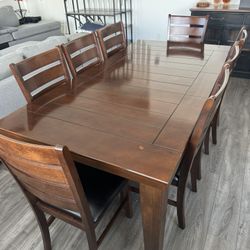 Dining Room Table With 8 Chairs & Leaf