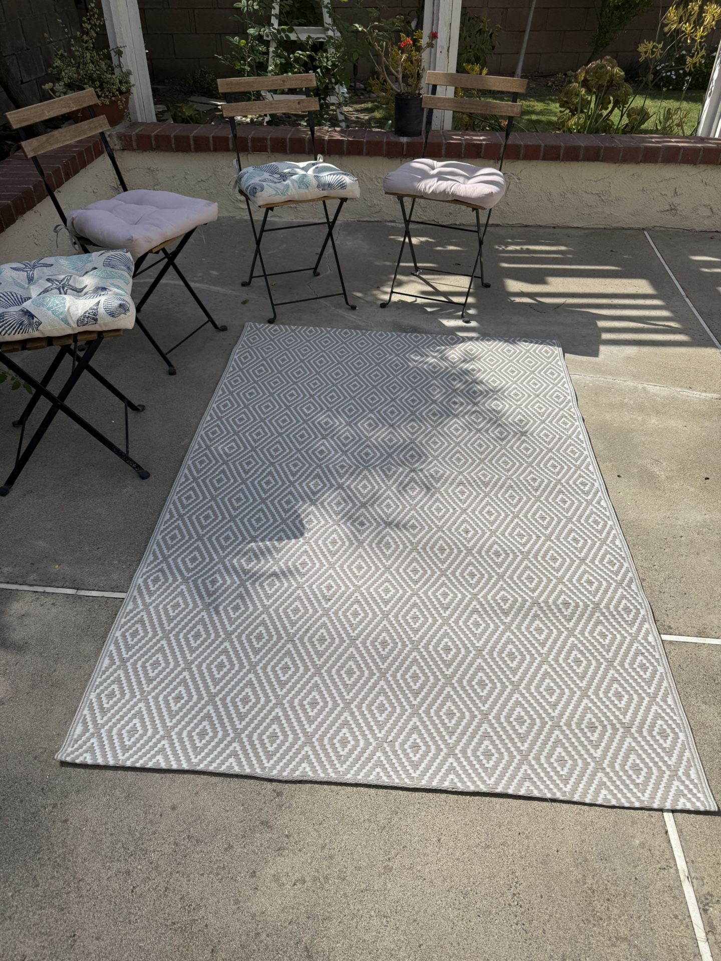 2 Out Door Plastic Area Rugs