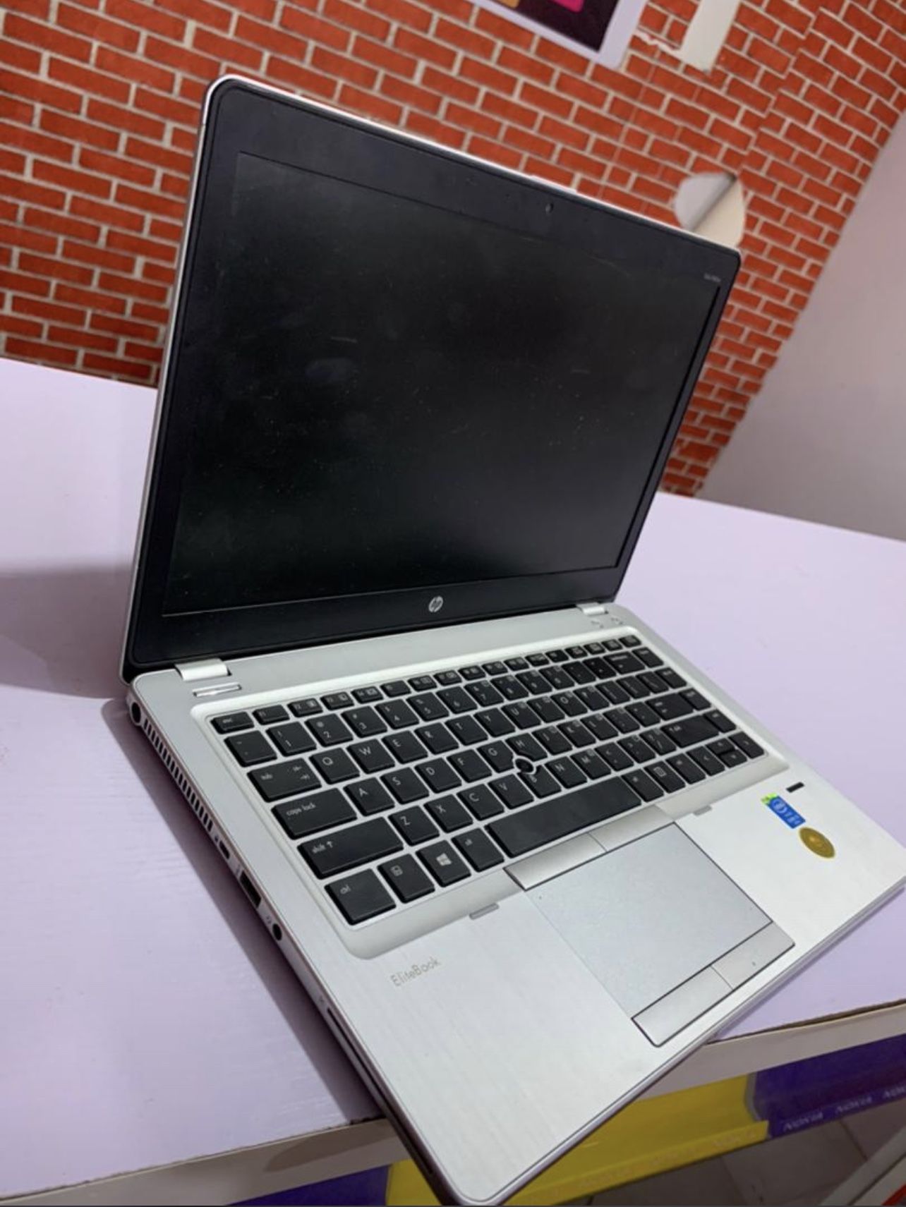 Elite Book 4gb 500 Core i5 Keyboard Light