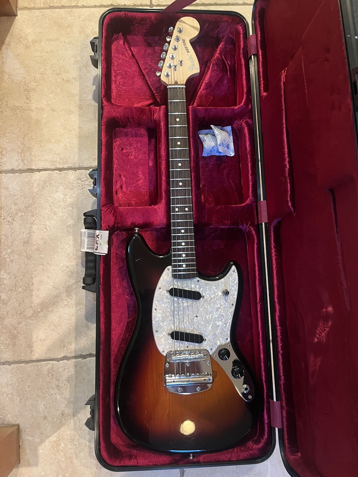 Fender American Performer Mustang (Mint) w/ Gator Flight Safe Hardshell Case (Brand New)
