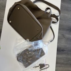 Taupe Genuine Leather Tote Bag – New w/ Accessories