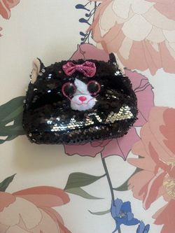 Cute mini cat purse.