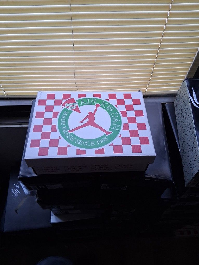Air Jordan 4's Pizza's