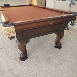 8 feet pool table good condition come with sticks balls very good condition