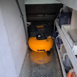 Air Compressor With Pressure Gun And Bottle