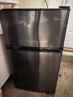 Mini Refrigerator with freezer space 