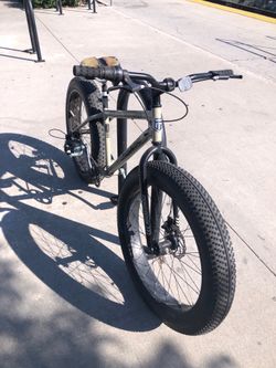 MONGOOSE MALUS FAT TIRE MOUNTAIN BIKE