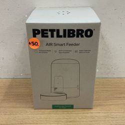 PETLIBRO AUTOMATIC CAT FEEDER WITH CAMERA.