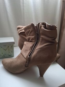 Brown seude boots  Fall season coming size 9
