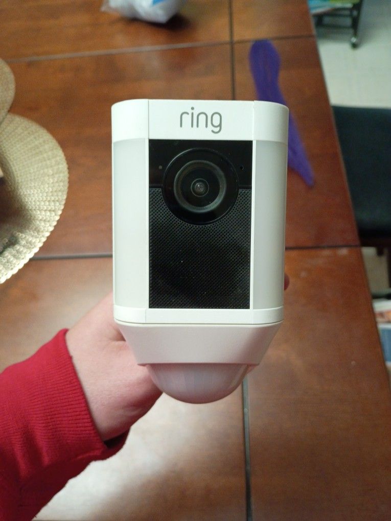 Ring Spotlight Cam Plus With 1 Battery