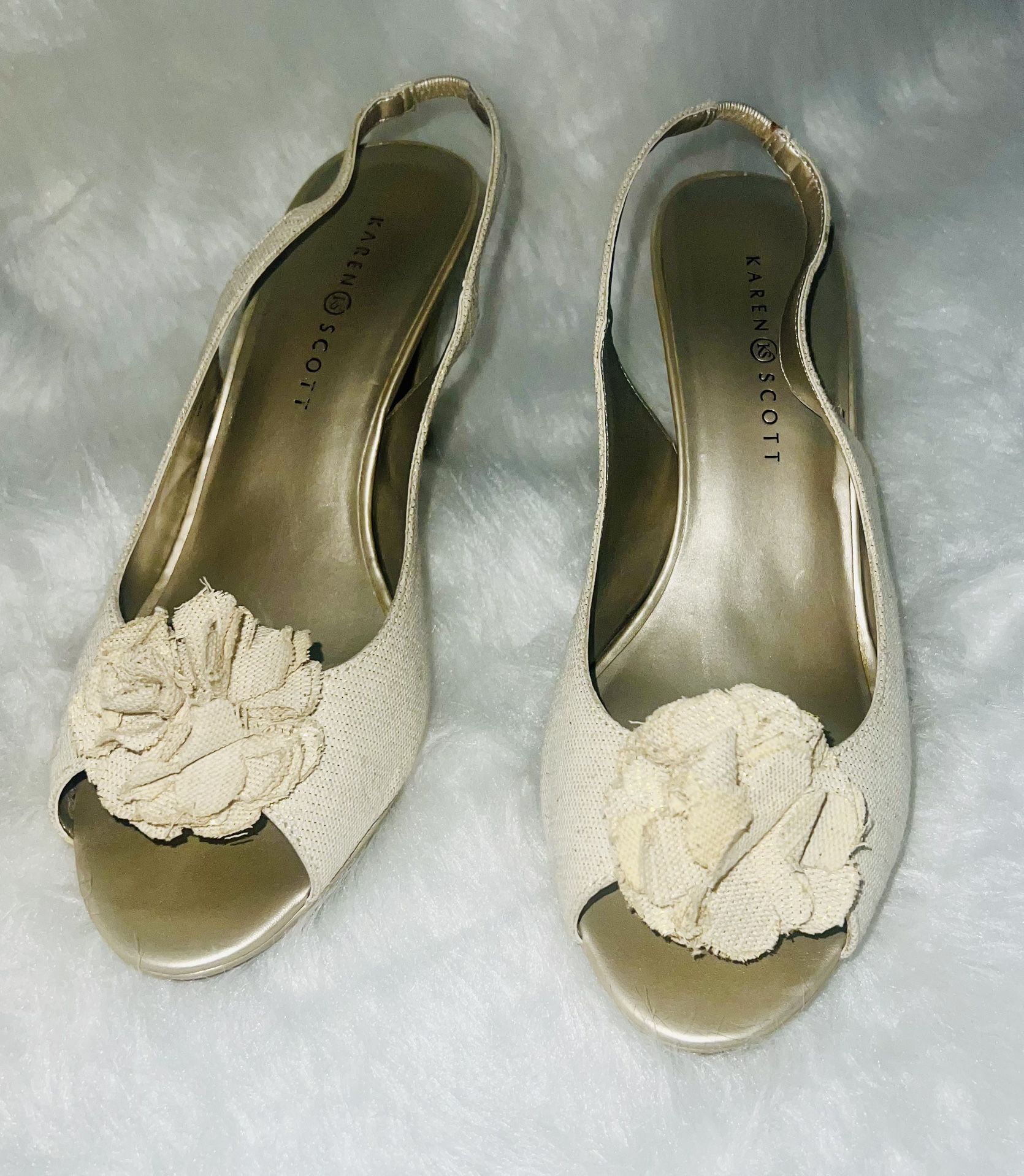 Size 10 Cream/gold π Heels