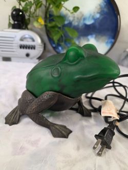 C. Sadek 1996 Vintage Green Glass Brass Electric Frog Lamp Nightlight
