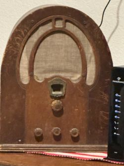 Antique cathedral radio