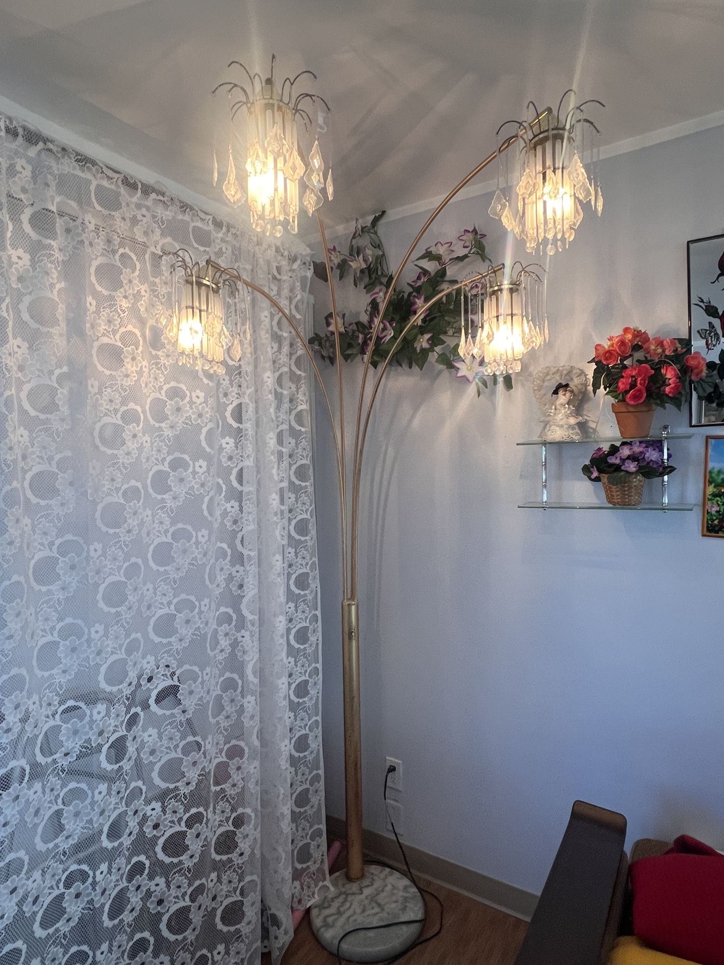 FLOOR LAMP