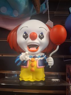 Pennywise IT Clown Collectible Figure with Red Balloon Halloween Items