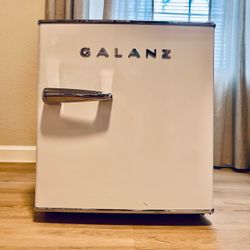 Galanz Retro Mini Fridge White