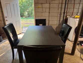 Used Dining Room Table and chair set