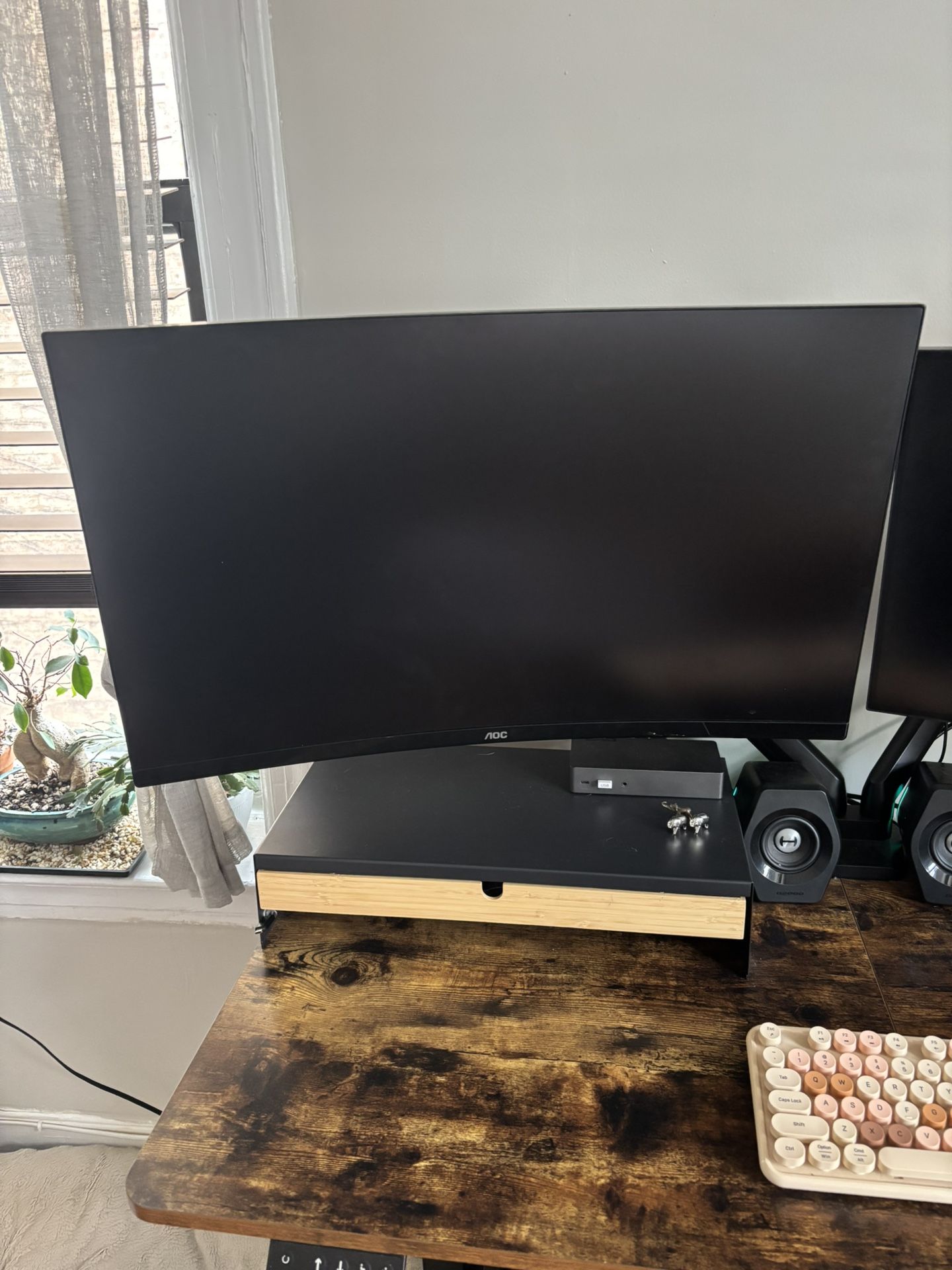 AOC 32” curved monitor CU32V3 QHD.