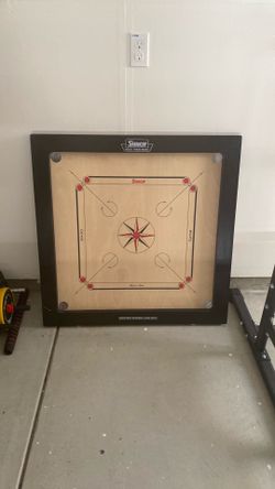 Carrom Board with pawns and powder