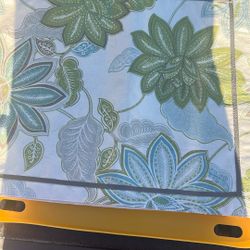 Beautiful Table Runner And Matching Napkins 