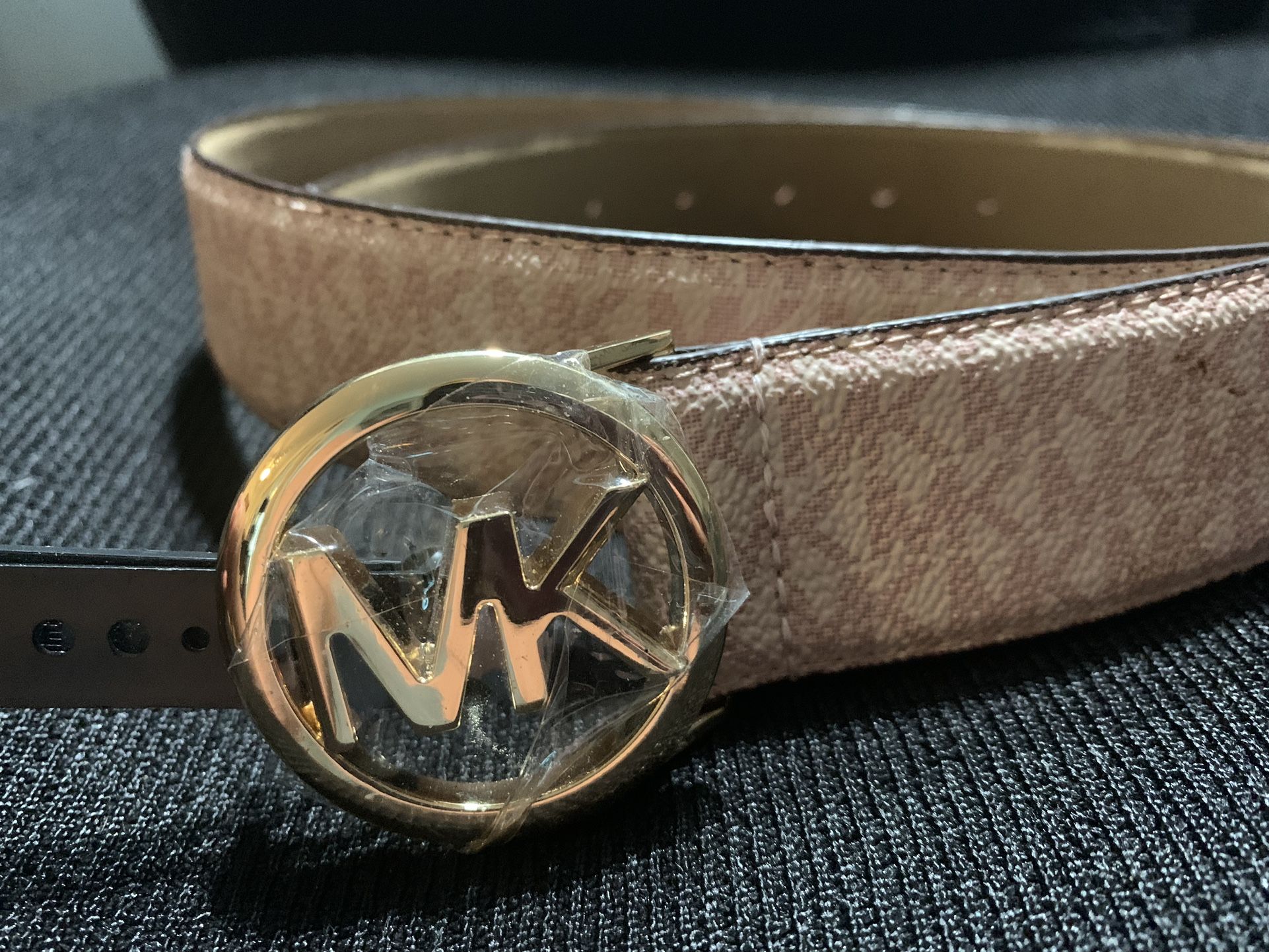 BRAND NEW MICHAEL KORS LOGO BELT 558641 SIZE MEDIUM COLOR PINK