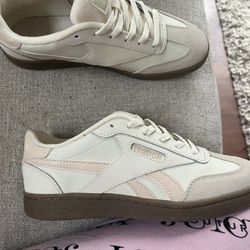 Women’s Reebok Sneakers 