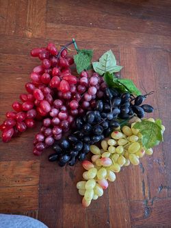 Artificial Grape Bunches Decorative Set