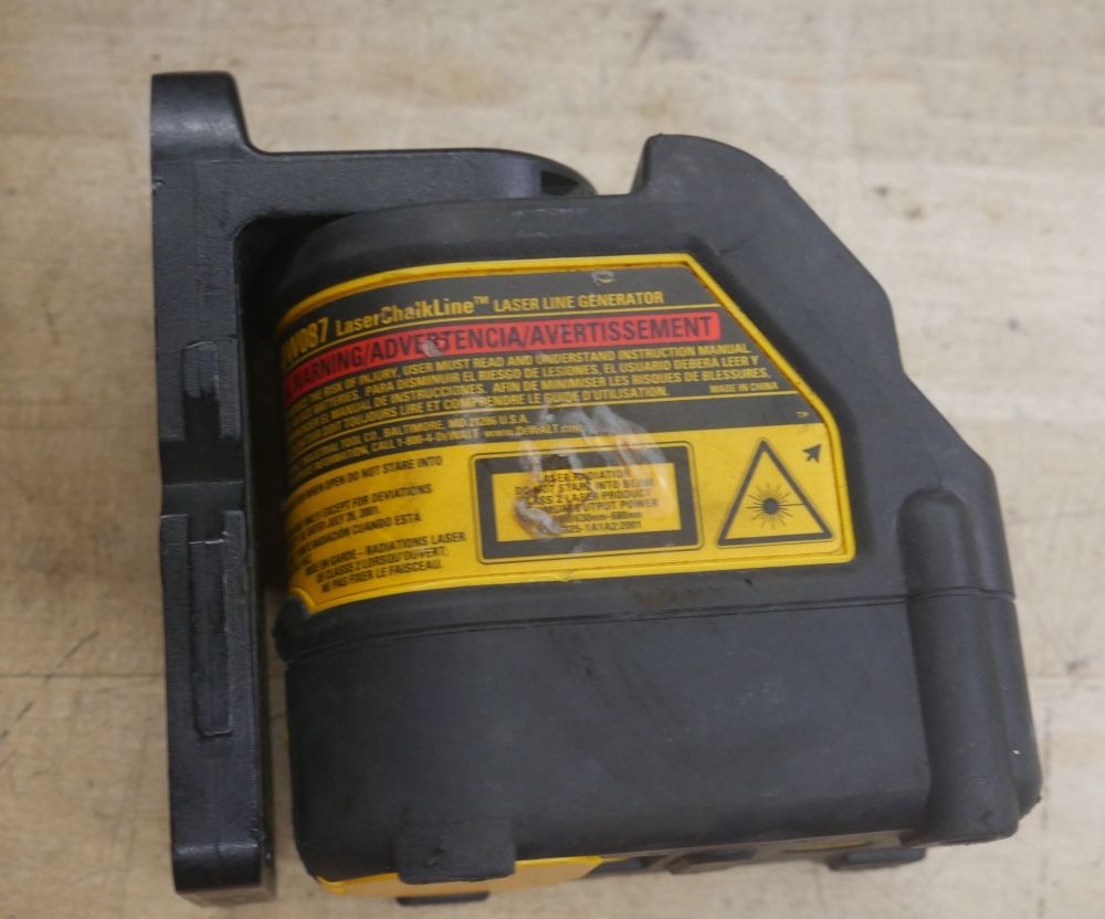 DEWALT LEVEL TOOL RED COLOR DW087 PRE OWNED 884548-1