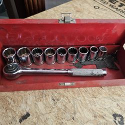 Husky Sockets With Case 