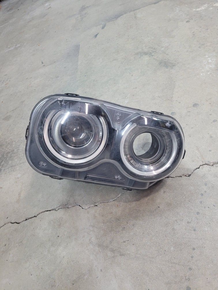 2015-2020 Dodge Challenger Right Passenger Side Headlight Oem