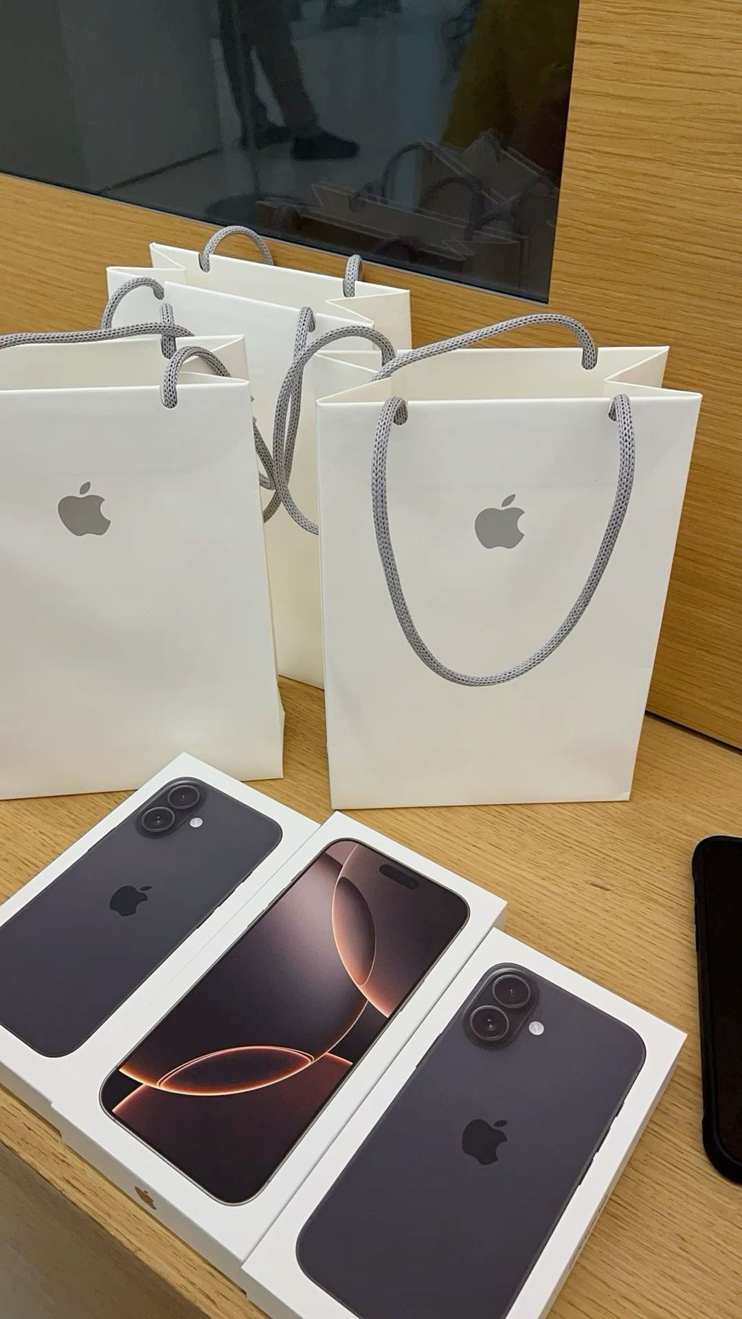 Apple iPhone 15 Pro 16