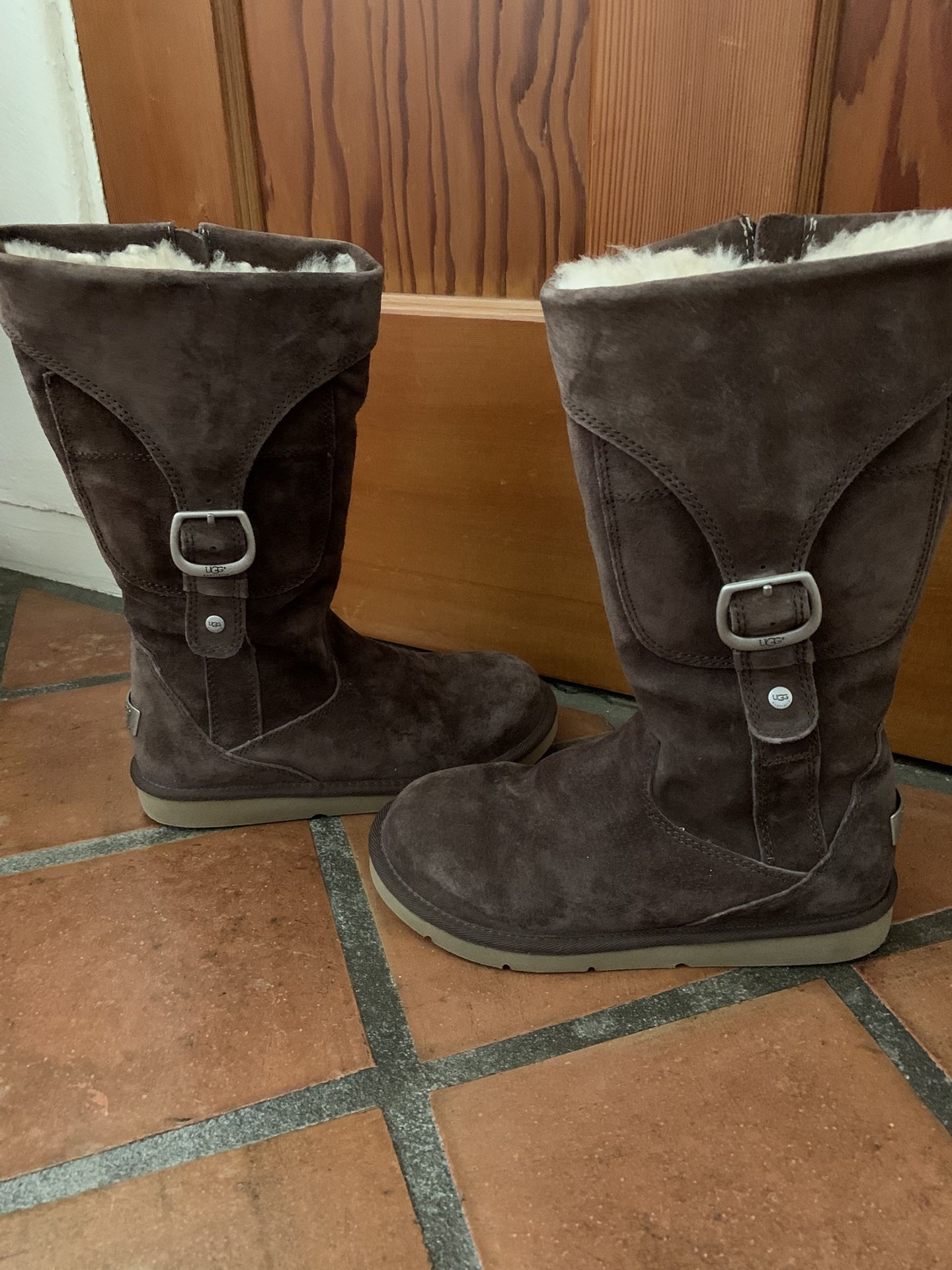 Ugg Brown Suede Boots With Side Zipper Size 8