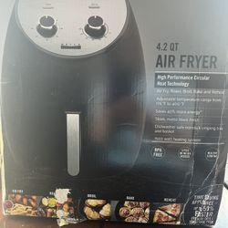 Bella Pro Series 4.2qt Analog AirFryer in black 