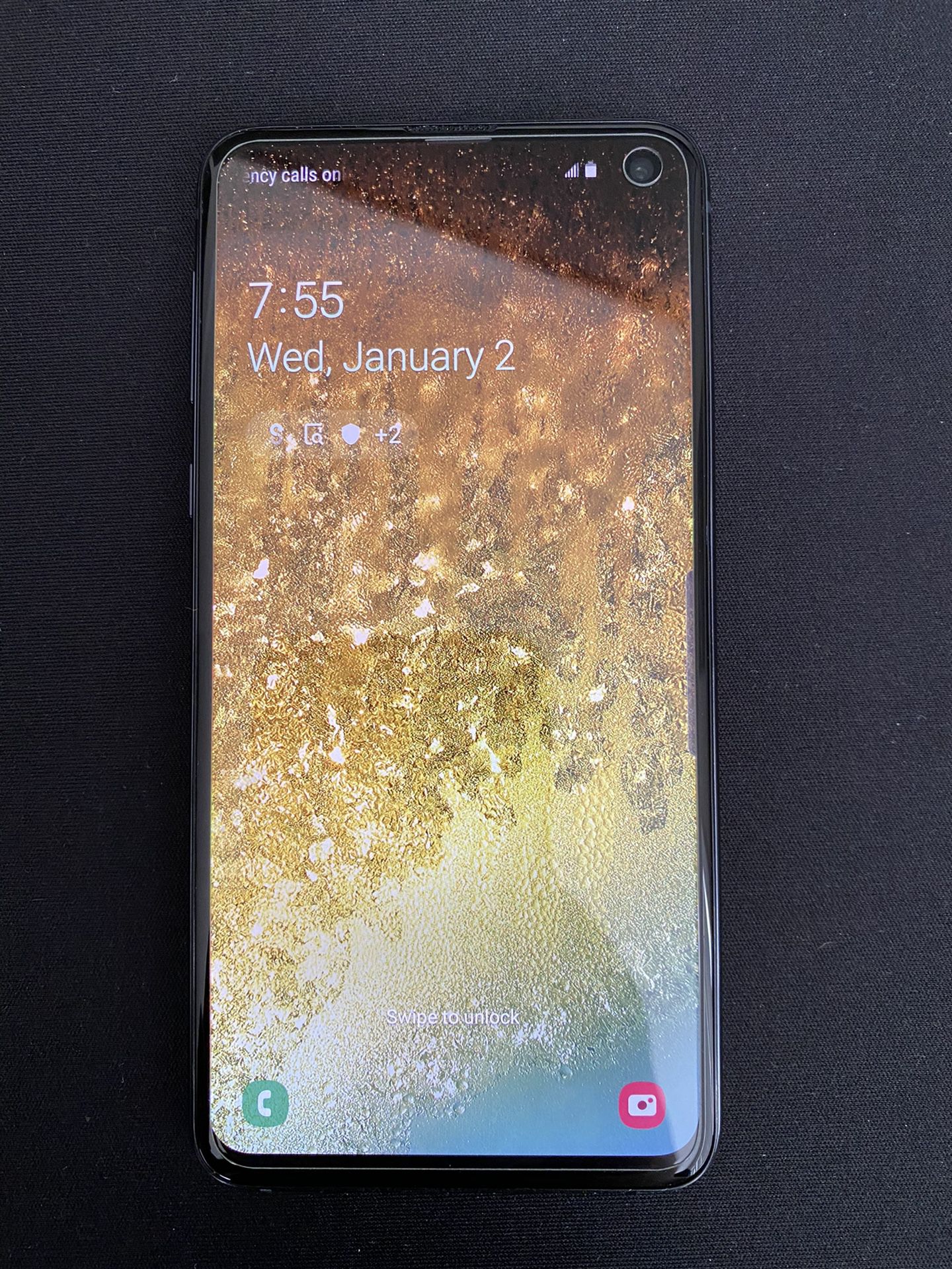 Samsung Galaxy S10E UNLOCKED (With tempered glass and case)