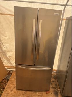 Frigidaire French door bottom freezer