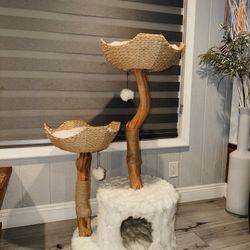MAU Modern Cat Tree - Cento - Like New