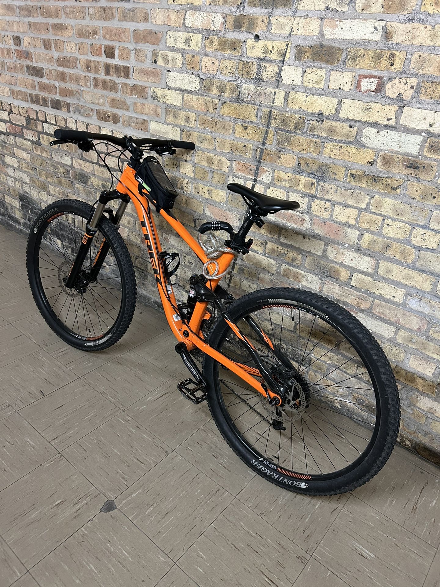 TREK MOUNTAIN BIKE
