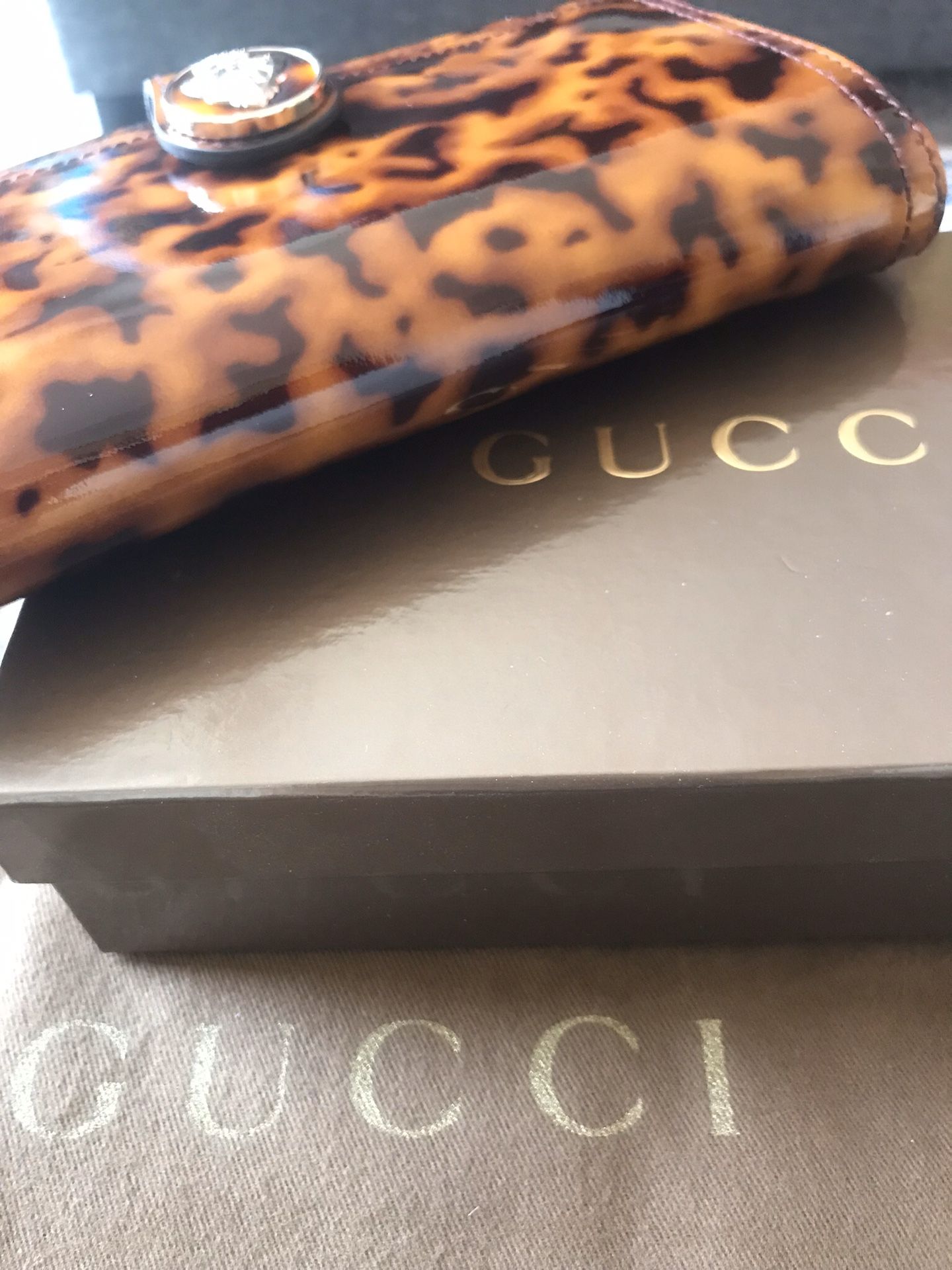 Authentic Gucci Patent Leather women Wallet NWT! Box and dust bag!