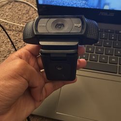 Asus laptop with logitech streaming cam