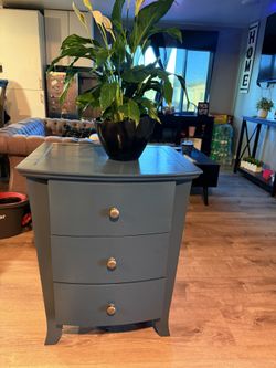 Wood Night stand only 1 - 30 High – 24 Wide – 17 Deep