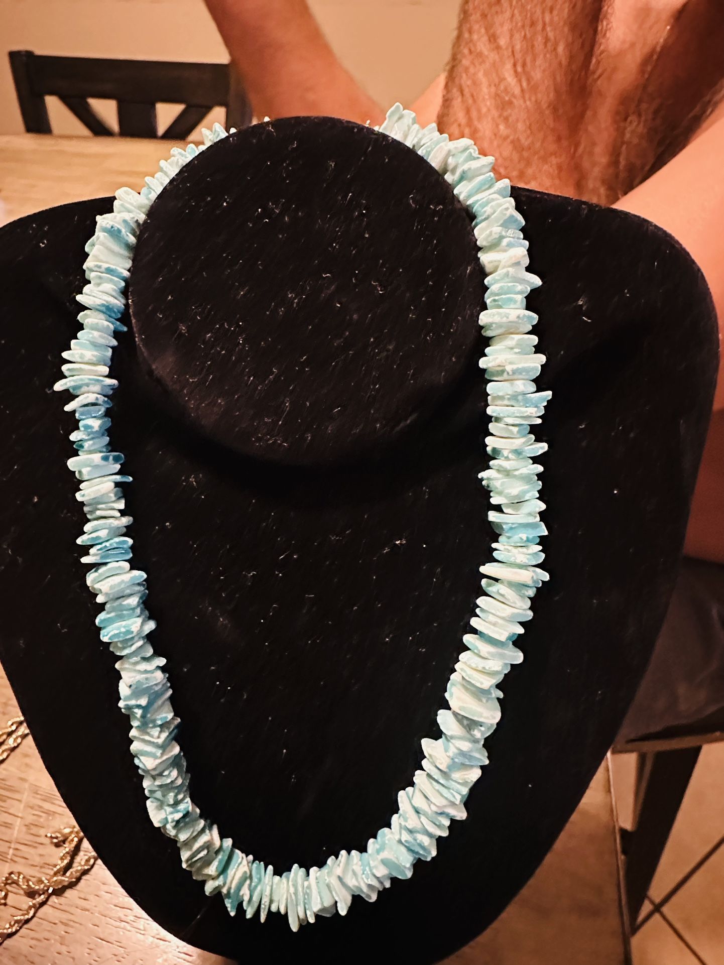 PUKA SHELL DYED BLUE CHOKER NECKLACE PERFECT CONDITION