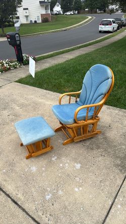 Bent wood glider with foot stool