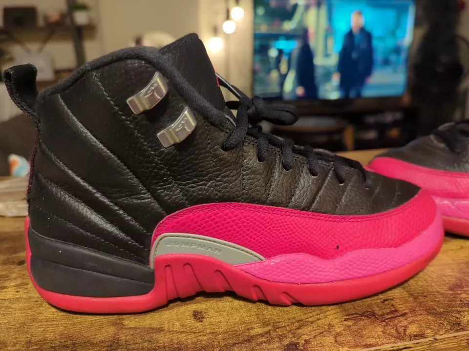 Air Jordan 12  Black /Deadly Pink