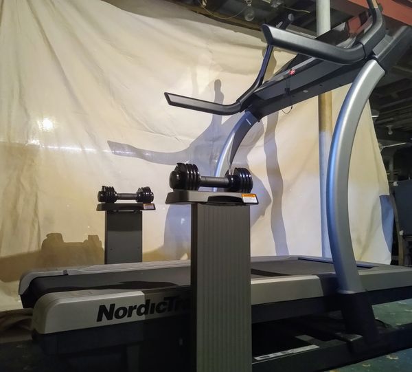 NordicTrack x22i incline trainer treadmill for Sale in Mequon, WI - OfferUp