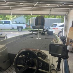 1989 Stratos 20’ Bass Boat 