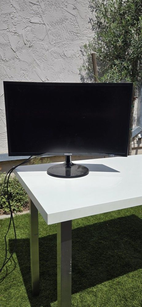 24" Samsung Curved Computer Monitor