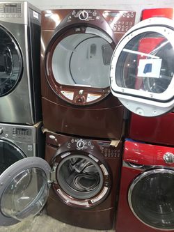 WHIRLPOOL front load washer and matching electric dryer in excellent conditions