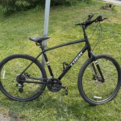 Trek Verve 1 Size: XL comes with bike rack